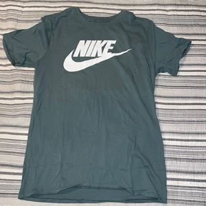 Nike Medium Men’s Athletic Cut Shirt